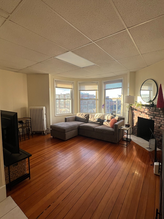 Family Room - Summer Sublease in Fenway/Kenmore Apartments