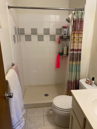 Bathroom - Townhome close to campus and busses