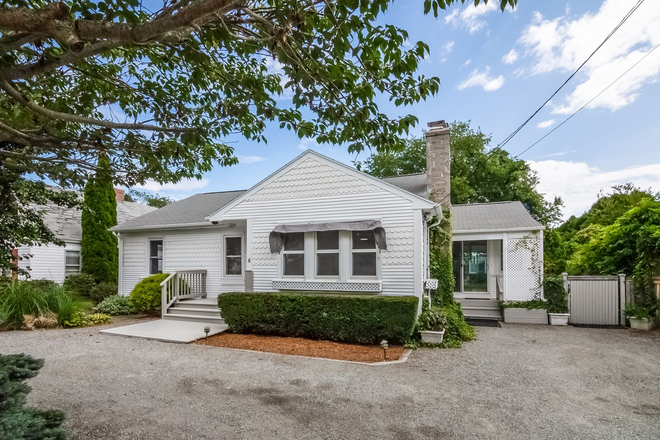 Exterior - 6 Wolfe Road, Narragansett