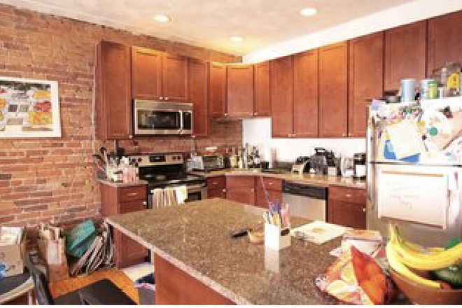 living - LOCATION!! GREAT 4 BED WITH HEAT/HOT WATER INCLUDED, NO BROKER FEE, AVAIL 9/1/26! Apartments