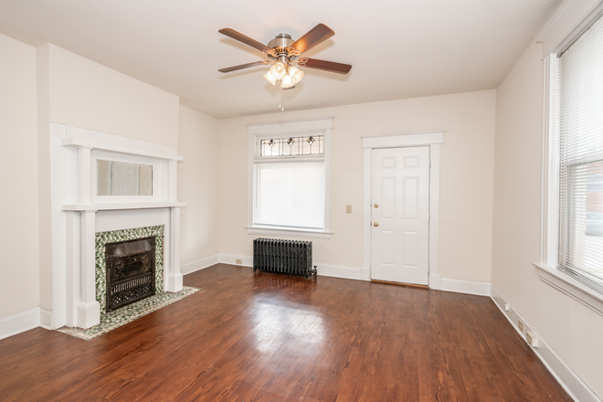 Living Space - 2921 Bellevue House