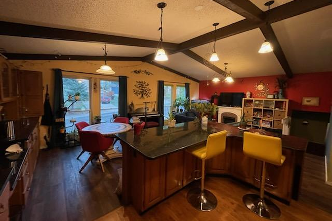 Large open kitchen/dining/living area - Fully furnished, 5-star home, between UCCS and Garden of the Gods park