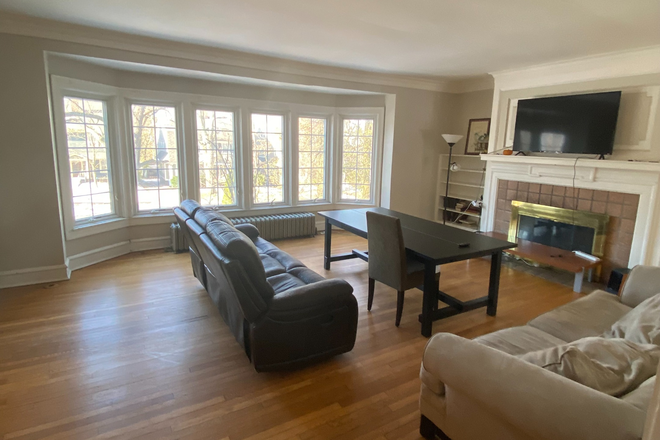 Living Room - Spacious & Updated Duplex is Only a Short Walk to Case Western & Cedar Fairmount Grocery, Food, Bars Duplex