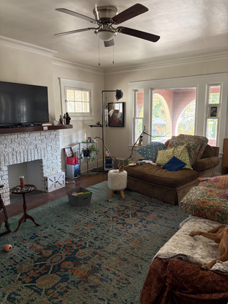 Living room - Beautiful 2nd Floor Apt near CWRU, CCF & UH