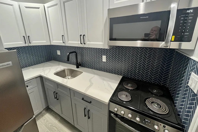Kitchen - 108 Peterborough St