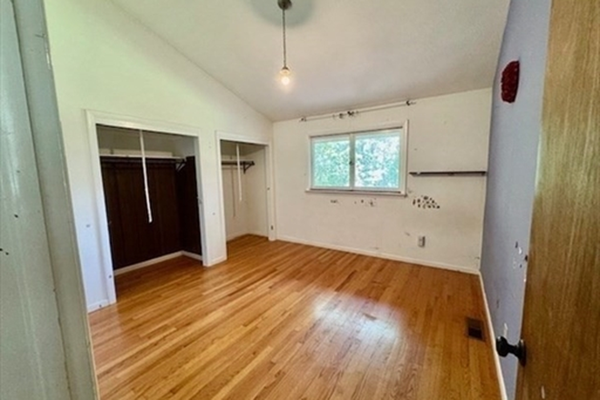 Second bedroom - $695/room in Amherst Duplex