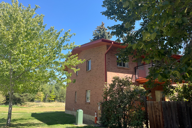 Outside - Private Room in 2bd 1ba Grad/Family Housing Apartments