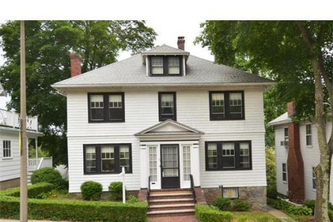 Exterior - 6/7 Bedroom house near BC! Huge rooms, 3 baths, modern kitchen, basement, hurry!