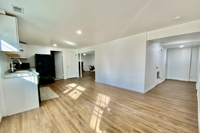 Common area - College Park Woods newly renovated home (Utilities Included; Shuttle/biking to UMD)