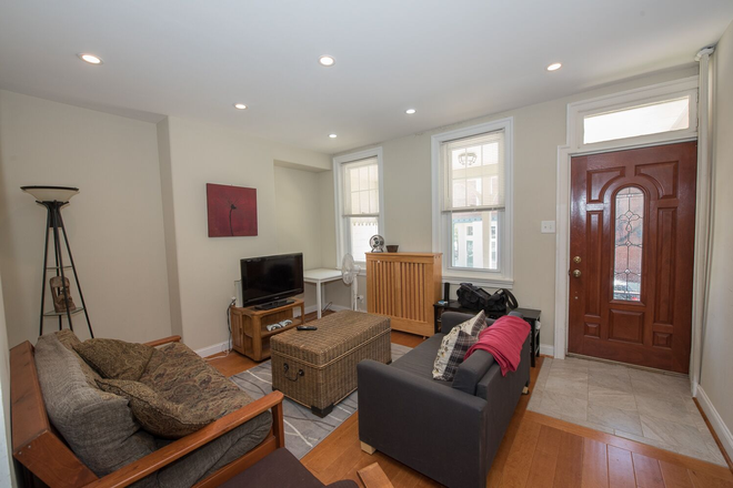 Living Room - Beautiful 4 Bedroom 2 1/2 Bath Home