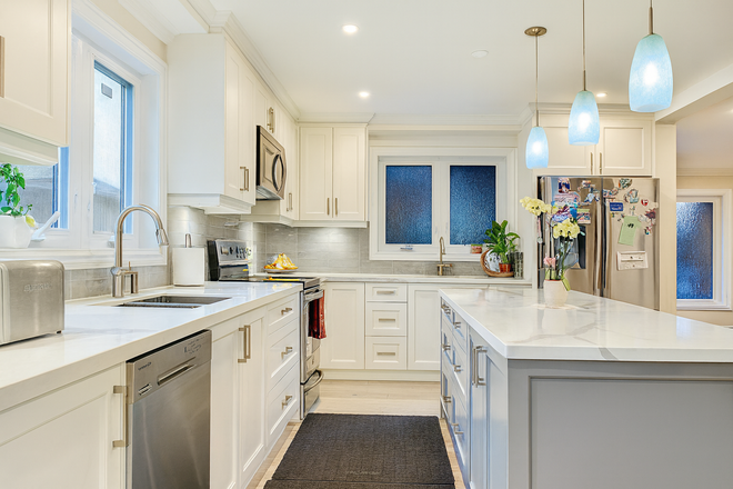 Shared Kitchen - Private room for female in a shared house at Ranee Avenue. Utilities included!