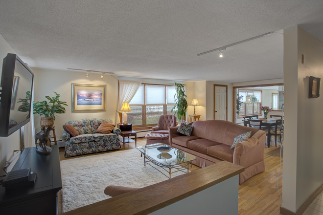 Living room - Furnished Seasonal Rental Westhampton, MA  2-bedroom apartment