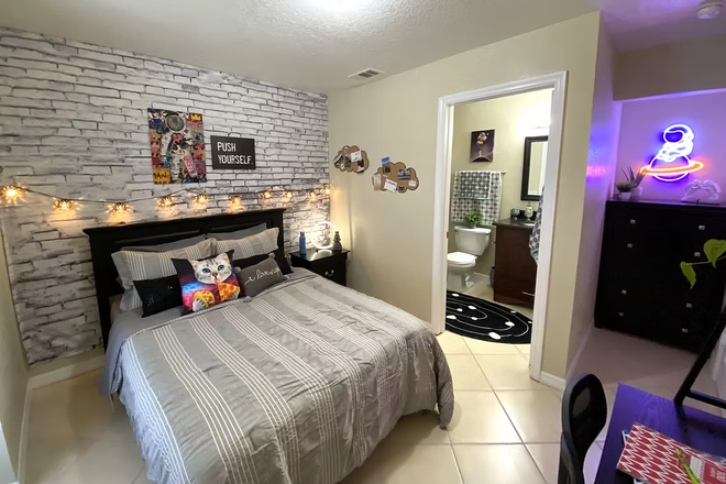 Bedroom - CollegeTown at USF - Room C - Lease Takeover Apartments