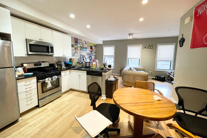 Kitchen - Luxury 4 Bedroom 2 Bathroom - Laundry in Unit, Walk to Northeastern! Apartments