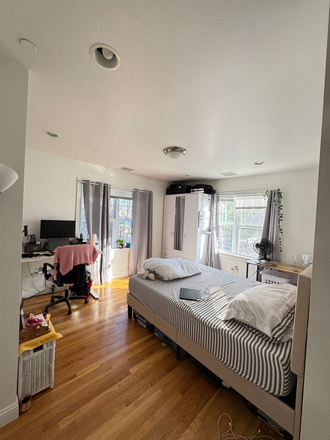 Table chair and wardrobe included - Private room Apartments