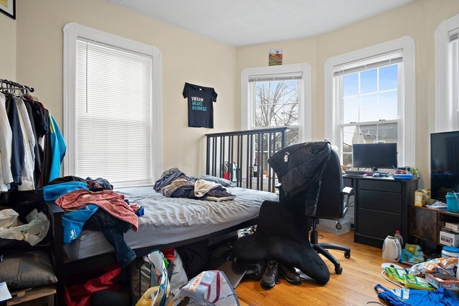 Bedroom - SUMMER 1 SUBLET MAY 1 MOVE IN GIRLS ONLY