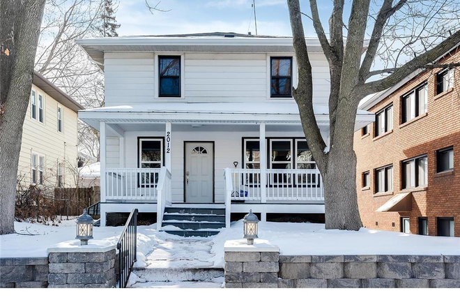Exterior - HUGE 6 Bedroom House- June 2026 - Close By UST