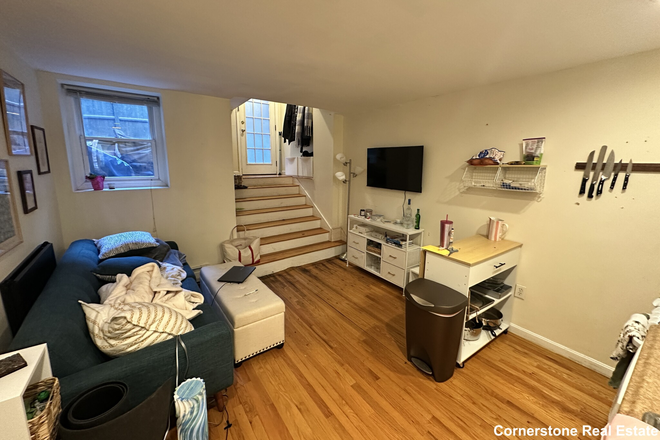 . - 2 Bed / 1 Bath w/HEAT + HOT WATER INCLUDED avail. 9/1 Apartments