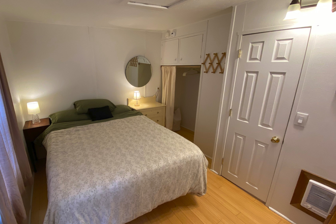 Bedroom - Cozy Cottage near University of Oregon, One Bedroom, Furnished, Laundry and Utilities Included. House