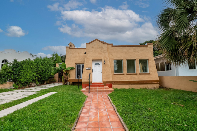 view from street - Charming 3/2 Minutes to Grove, Gables & Brickell!