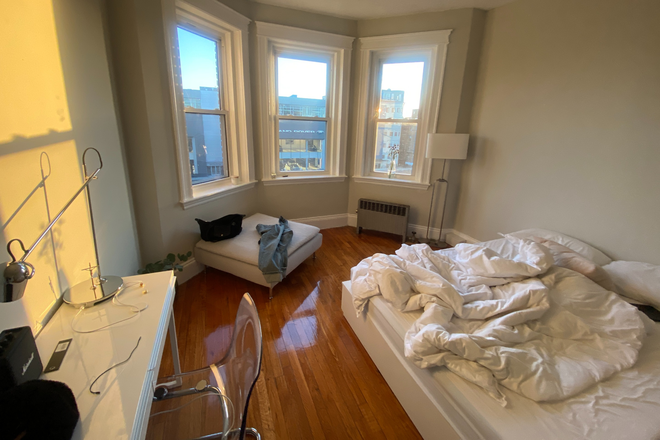 ! - SUNNY 2 bedroom with HT/HW incl right near BU campus! Apartments