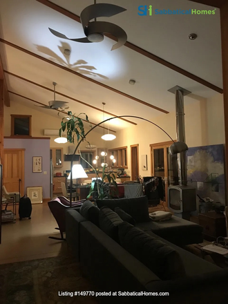 Living room and kitchen - Sanctuary close to campus and nature House