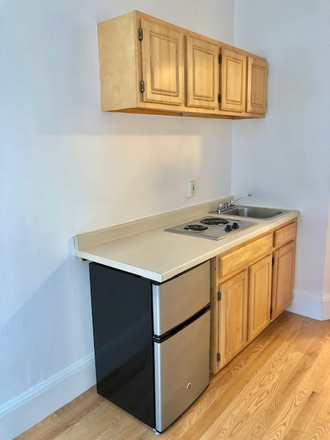 KITCHENETTE - NO BROKER FEE - UNFURNISHED BACK BAY STUDIO AT 405 BEACON STREET AVAILABLE NOW Apartments