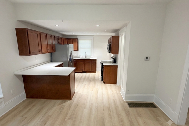 Kitchen - 🎓 CWRU Alum Owned! Newly Renovated 5BR/3BA Near Campus House