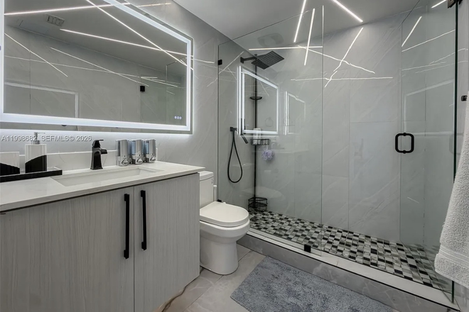 Guest Bathroom - Terrazas Riverpark Village