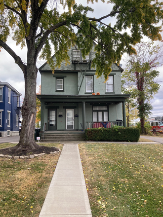 1766 Cleneay - 1766 Cleneay-Great Central location - Near XU/UC Duplex