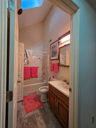 Bathroom - 15 mins walk to campus, available spring 2026 Condo