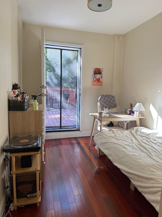 bedroom with private porch - 5 min walk to Berklee College of Music Apartments