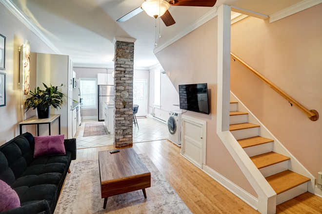 Living Room - Charming Carver Cottage Near Campus - Entire House