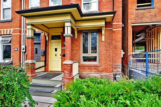 front entrance - $1800 / 1br charming basement studio, Little Italy College Street – newly renovated