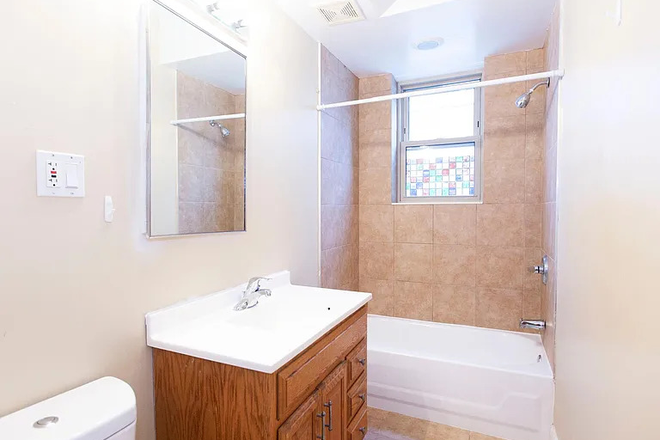 Bathroom - Evanston Vintage Properties Apartments