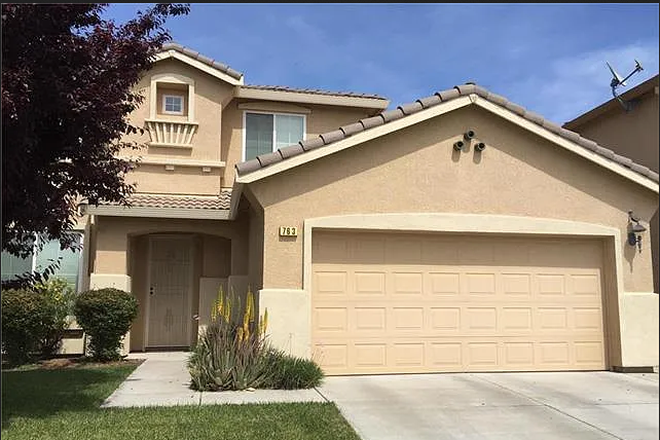 front of house :) - Merced five bedroom home, one bedroom free (one single, shared bathroom)
