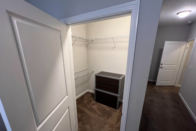 Walk in closet - The Pavilion at North Grounds Apartments