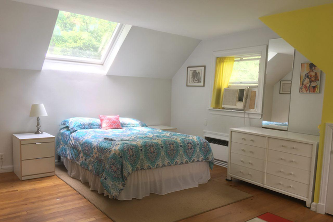 Bedroom with skylight - Furnished room-Woodland Dr-Princeton House