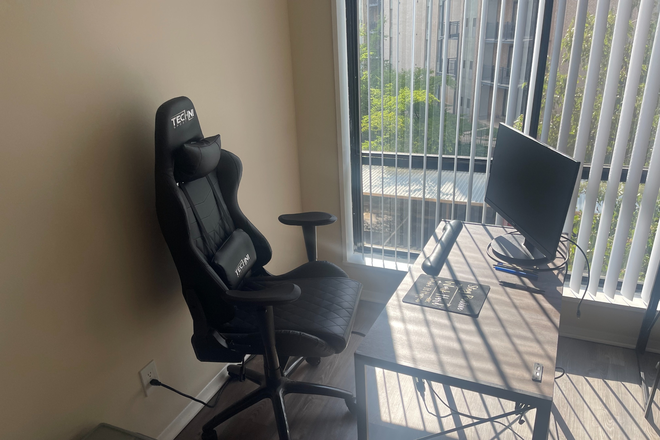 Desk to study - Room for rent $1000/month Apartments