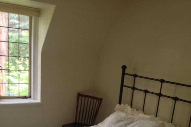 Full size bed in adjoining room - Private Suite in Large Home in Roland Park