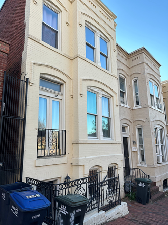 Street View - Furnished 4 bdrm/3 bth, 4-6 students; 2 blks to G'town Univ., 1/2 blk Starbucks, grocery,restaurants Townhome