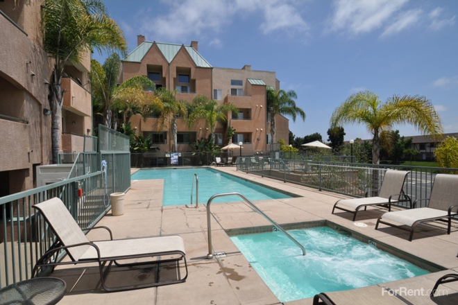 balcony view - Furnished Private Bedroom/Bathroom in a 2br/2ba Apartment, walking distance to campus and UTC Mall