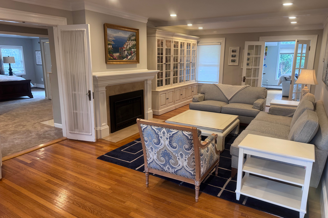 Living Room w/ gas fireplace - Furnished Family Home in Prime Lexington Location