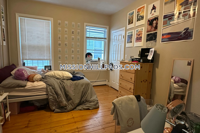 Bedroom - New 2026 Listing! NO BROKER FEE! 3 Bed 1 Bath Apartment on Hillside St.!