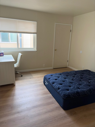 Bedroom available for rent. Has 2 large closets and a window. - Apartment close to campus (1 bedroom available)