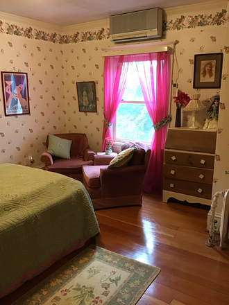 Vintage II - Private Bedrooms in Beautiful Neighborhood (shared housing) House