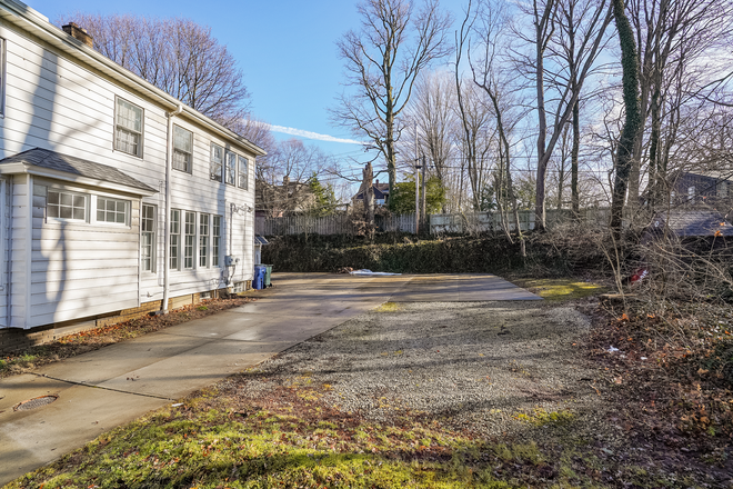 side of house and driveway area - This well-maintained duplex is only a short walk to Case Western, local shops, food, bars, etc. Duplex