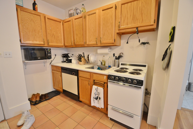 Kitchen - 1 bed CLOSE TO CAMPUS! - Symphony Rd - H/HW INCLUDED!