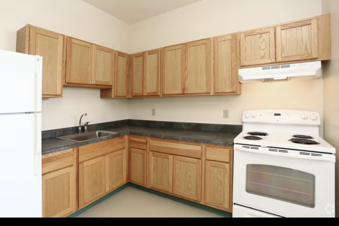 kitchen - Private Room Available in 3BR Apartment – August Move-In, Willimantic, CT