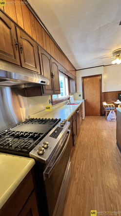 Call NOW for showings! 617-236-8600 - HIGH ST - *6/1/2026* 2 FLOOR TUFTS AREA 5BR OR 6BR W/ 1.5 BATH, IN UNIT LNDRY, PRKNG INC, EIK, DW! Apartments